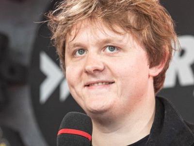 Gilles de la Tourette : quel est le trouble de Lewis Capaldi ?